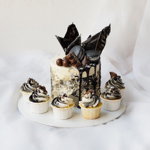 BamBam Cake | Cake with Mini Cupcakes